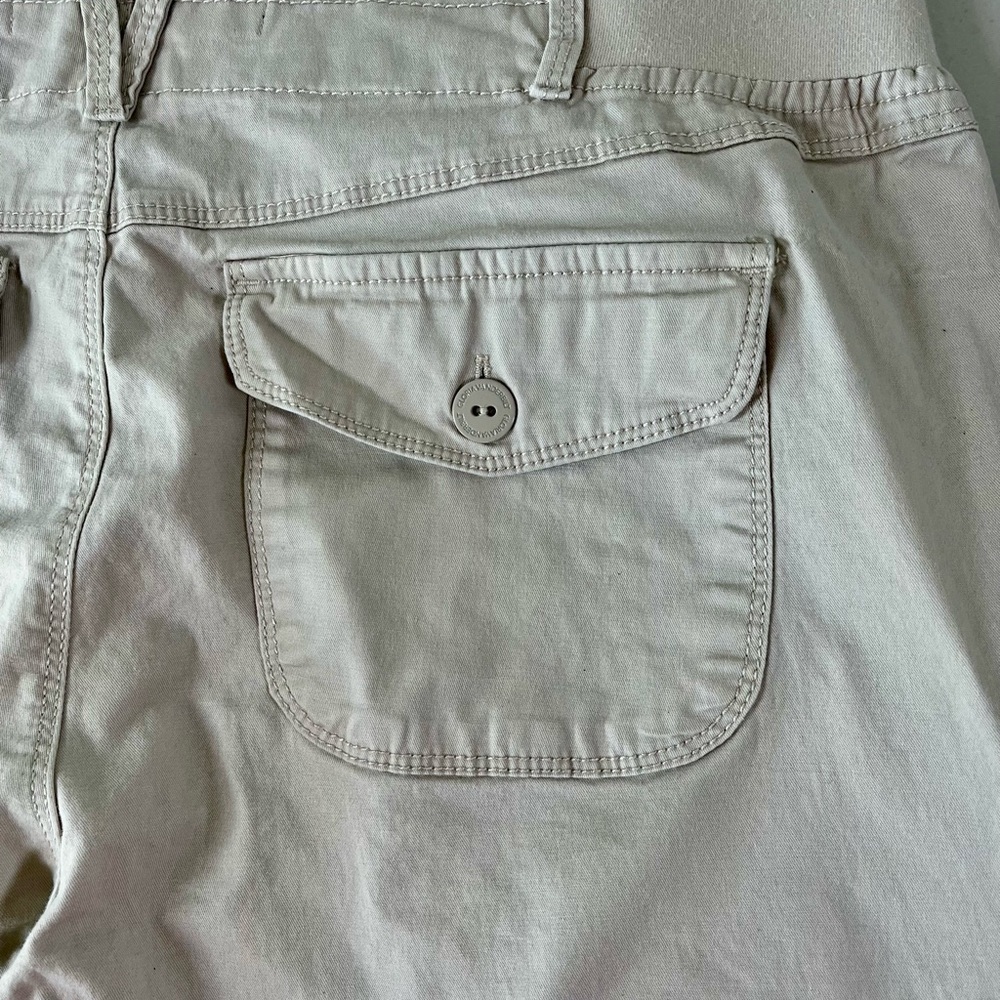 2 pair size 10 shorts for women- Lee Natural Fit, Gloria Vanderbilt Cream Cargo - Picture 8 of 17